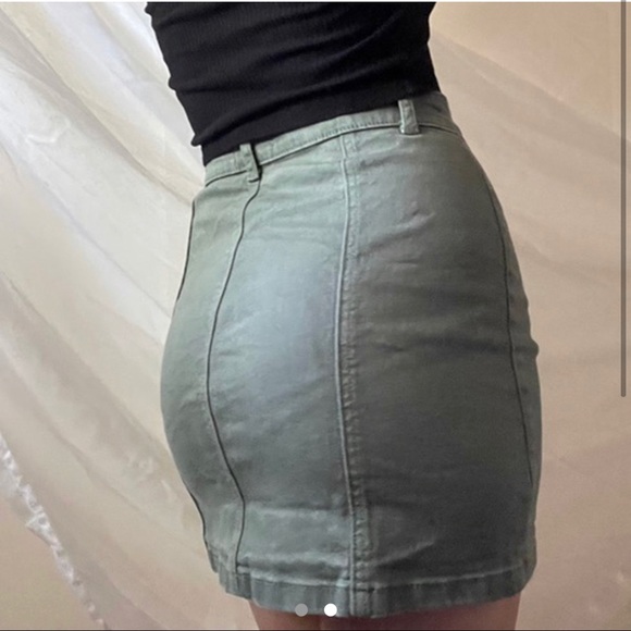 Forever21 army green button up mini skirt - Picture 3 of 3
